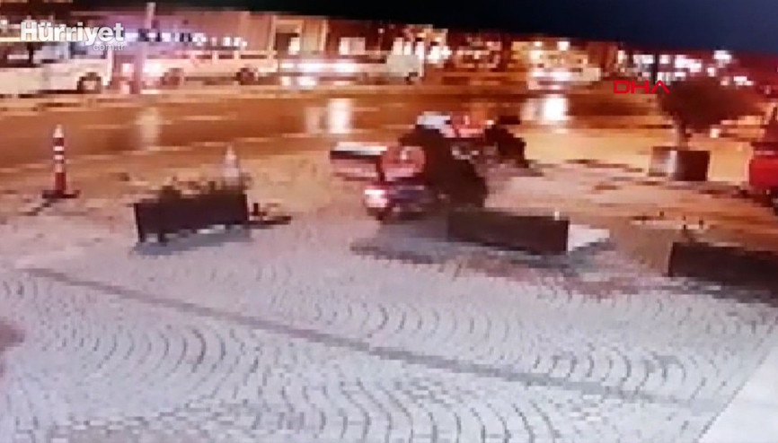 Motokurye cipin altında kalmaktan son anda kurtuldu