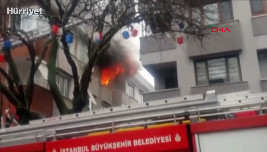 Kadıköyde daire alev alev yandı; mahalleli panik yaşadı
