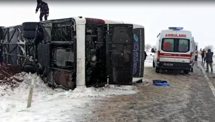 Yozgatta yolcu otobüsü devrildi: 1 ölü, 15 yaralı