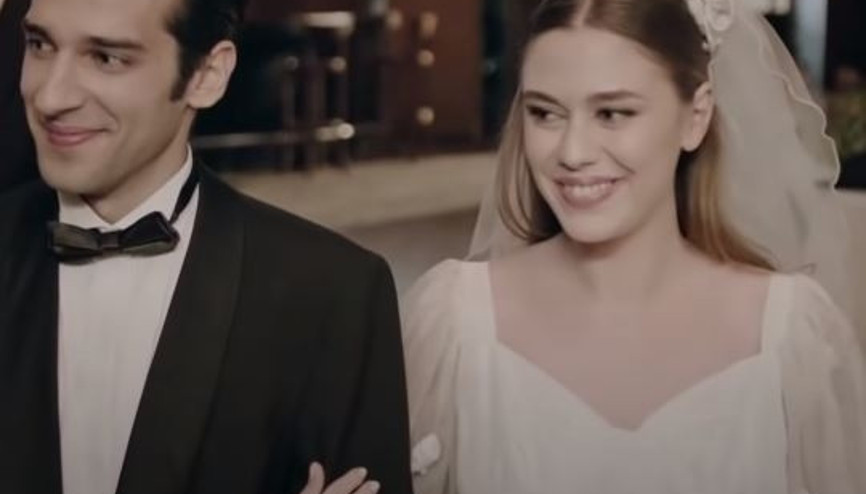 Kırmızı Oda Azra kim İşte Azranın gençliğini canlandıran o isim...