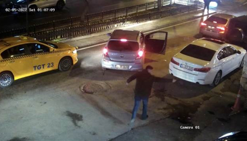 Bebek’te ünlü kafeteryaya silahlı saldırı kamerada: Geçen ay işine son verilmiş