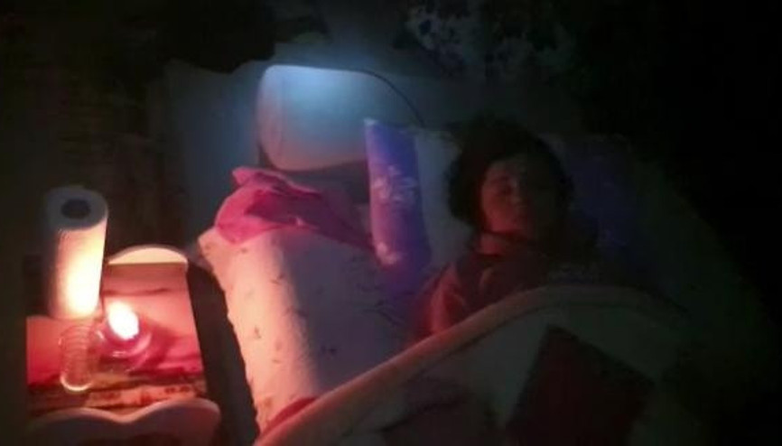 Ameliyat sonrası karantinaya girdi, ailesiyle beraber 4 gündür elektriksiz ve susuz