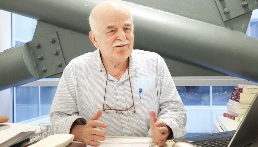 Unvanlarını kullanmayan profesör