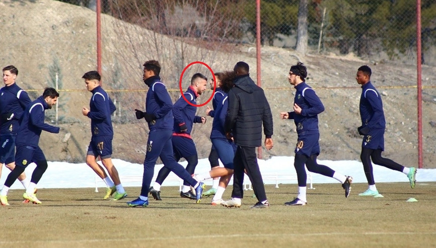 Adem Büyük hem takımı çalıştırdı hem de kendisi çalıştı