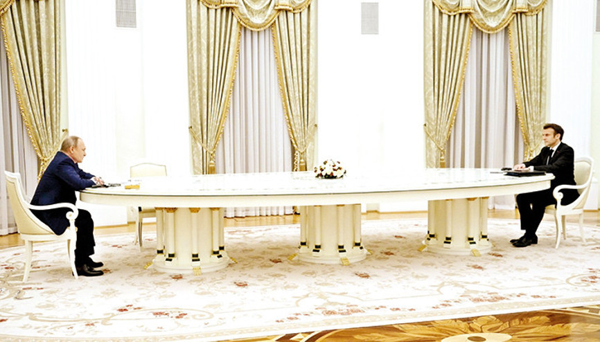 Macron’a dev masa, Tokayev’e mini sehpa