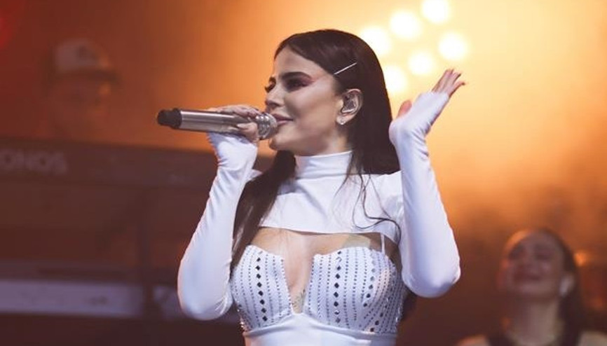 Sahnede romantik şarkılar