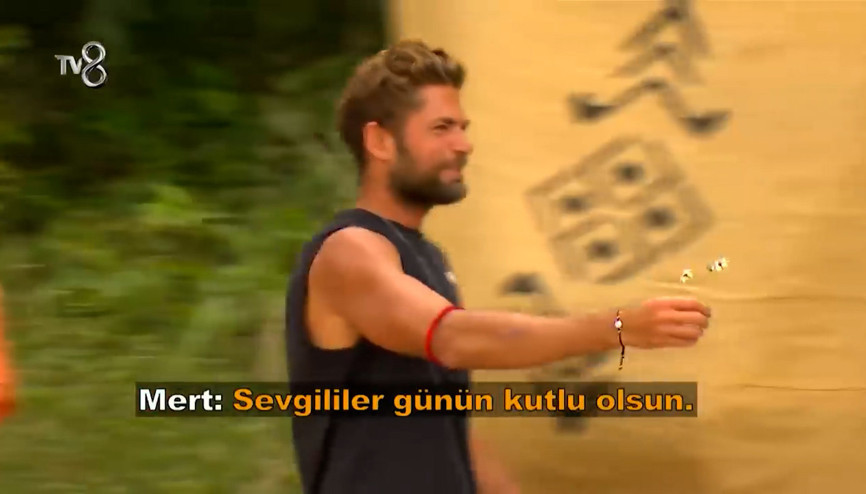Mert Öcal, Sude Burcuya çiçek verdi Nisa Bölükbaşı gönüllüler adasını karıştırdı