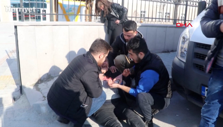 Mahkeme beraat ve tahliye verdi, ölen gencin annesi fenalaştı