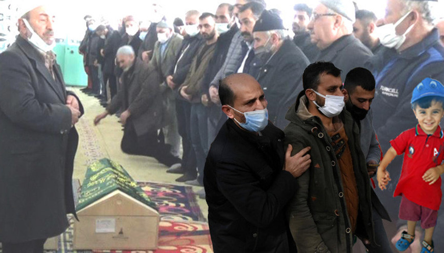 Yangında ölen 3 yaşındaki ikizler toprağa verildi Baba güçlükle ayakta durdu, dede bayıldı