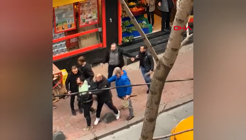 Cihangirde ellerinde sopa ve kılıçla esnafa saldırdılar