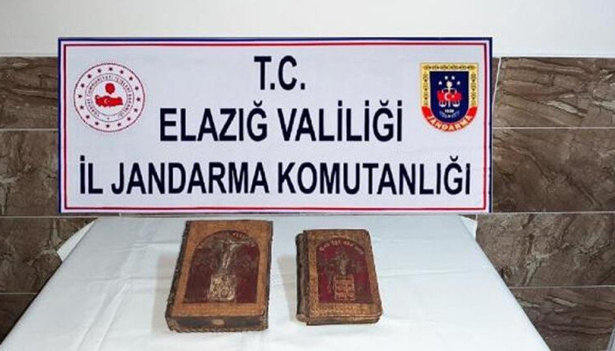 Elazığda el yazması İncil ile yakalanan 2 kişiye gözaltı
