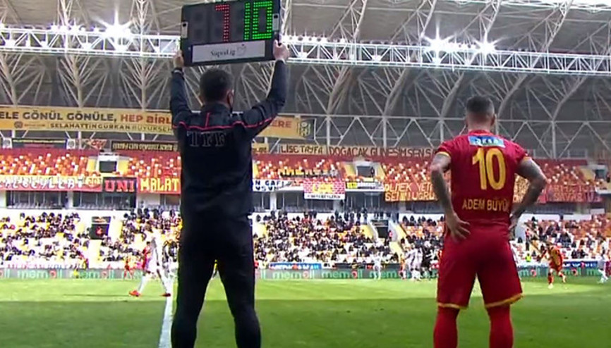 Öznur Kablo Yeni Malatyaspor - Fraport TAV Antalyaspor maçında Adem Büyük kendisini oyuna aldı