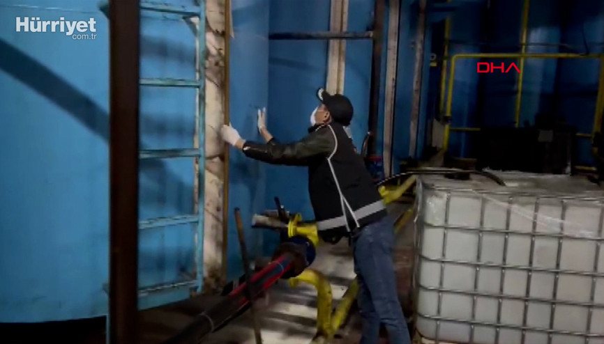 İzmirde 26.5 ton kaçak akaryakıt ele geçirildi