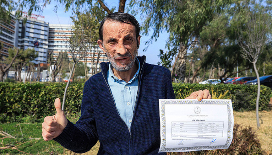 Yüz nakilli Uğur Acar lise diplomasını aldı, hedefini açıkladı