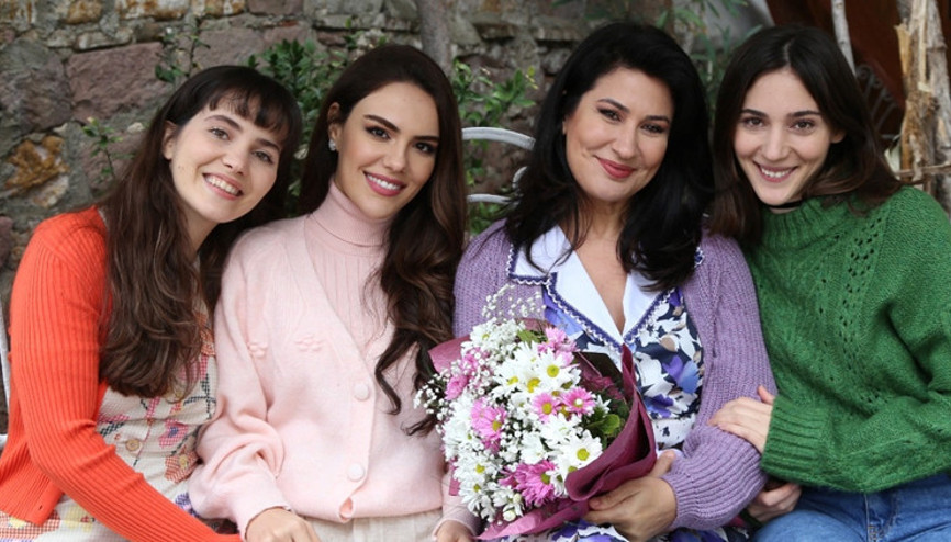 Üç Kız Kardeş’in başrol oyuncuları sosyal medyadan gelen soruları cevapladı…