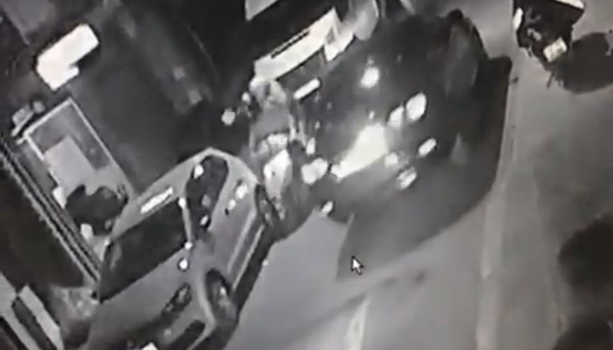 O Ses Türkiye yarışmacısı Talha Burak Karayılana silahlı saldırı O Ses Türkiye yarışmacısı Talha Burak Karayılana silahlı saldırı