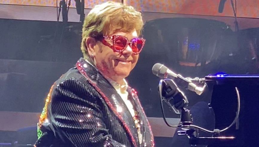 Ünlü müzisyen Elton John ölümden döndü: Havada panik Ünlü müzisyen Elton John ölümden döndü: Havada panik