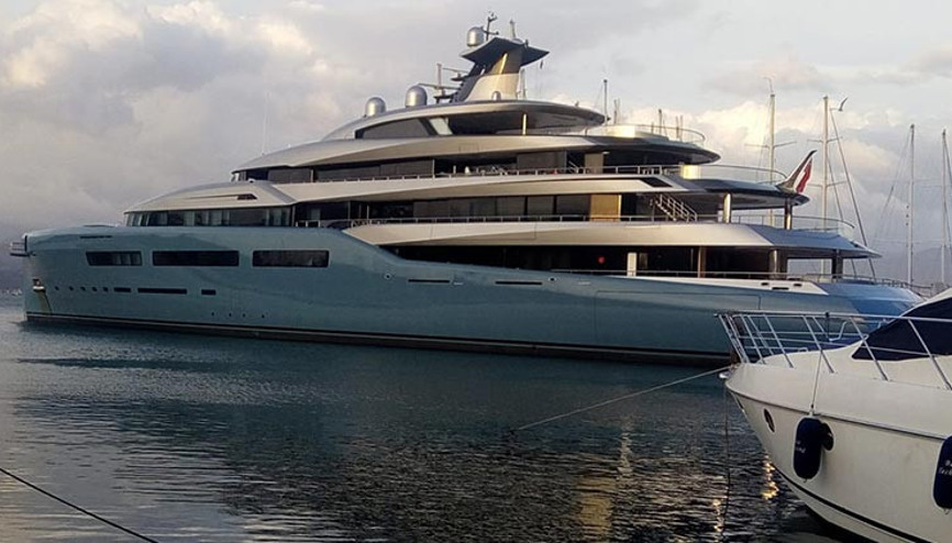 İngiliz iş adamı lüks yatıyla Fethiyeye yanaştı