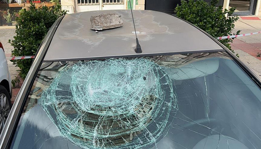 İskenderunda fırtına: Araçlar hasar gördü