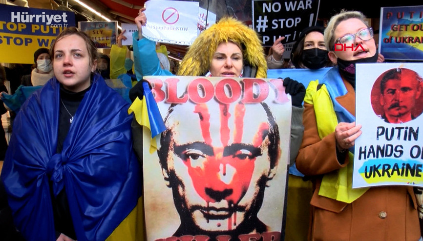 Ukraynalılar Rus başkonsolosluğu önünde toplandı