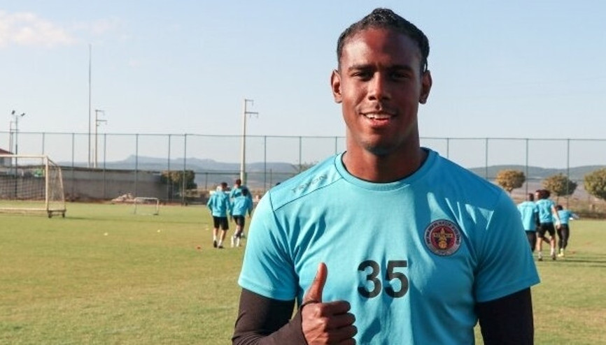 Menemenspor, Balotelli’nin kardeşi Barwuahı yolladı