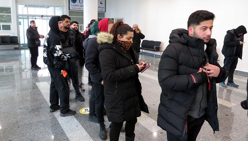Ukraynadan otobüslerle getirilen 248 Türk, yurda giriş yaptı