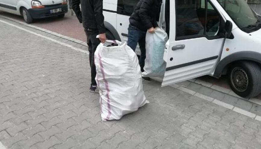 Esenyurtta çuvallı lakaplı hırsızın evinden 80 çift çalıntı ayakkabı çıktı