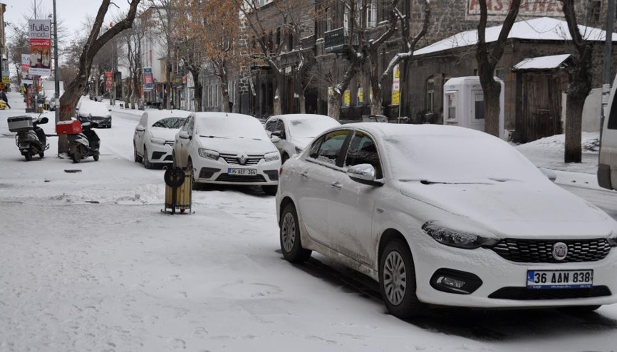 Kars’ta okullara kar tatili