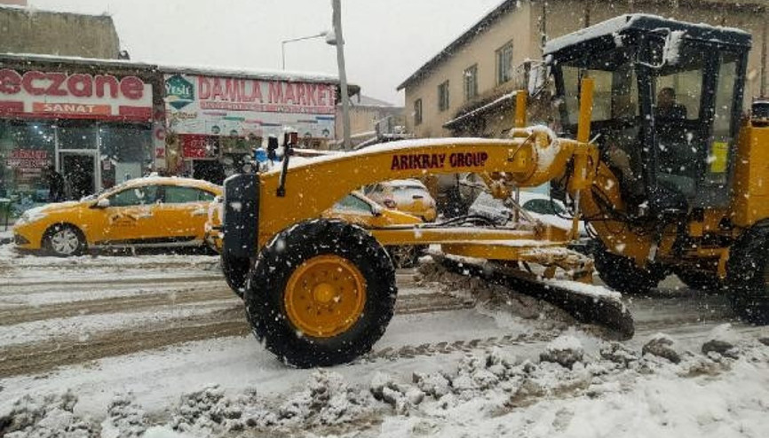 Vanda 164 yerleşim yerine ulaşım yok, Başkalede okullar tatil edildi