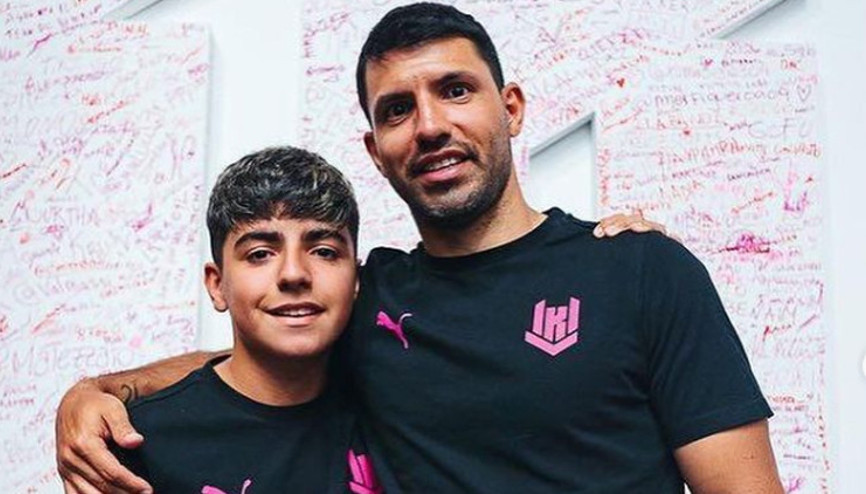 Agüeronun oğlu ve Maradonanın torunu olan Benjamin Agüero, futbola ilk adımını attı