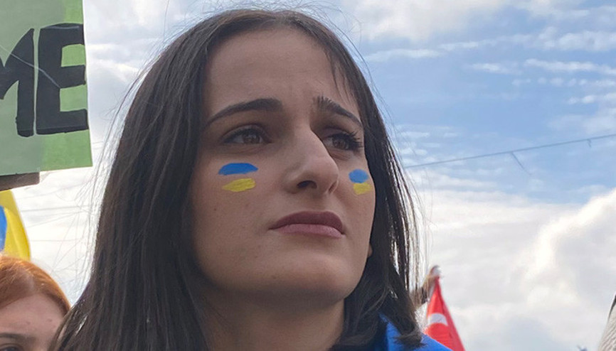 Ukraynadaki annesiyle konuştu, gözyaşlarına boğuldu: Her gün benim için çok korkunç Ukraynadaki annesiyle konuştu, gözyaşlarına boğuldu: Her gün benim için çok korkunç