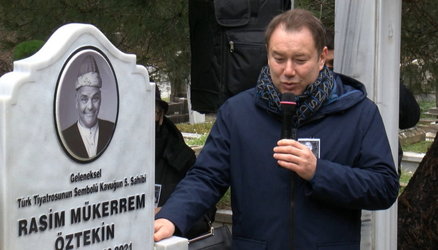 Şoray Uzundan Rasim Öztekine: Şu an o vasiyetini yerine getiriyorum