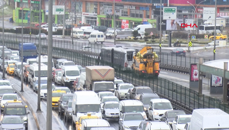 Esenyurtta metrobüs kazası; 4 yaralı