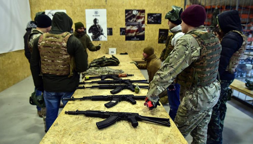 Ukrayna’da cepheye gidecek sivillere askeri eğitim veriliyor