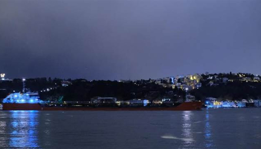 Ayçiçek yağı taşıyan gemi İstanbul Boğazı’na ulaştı