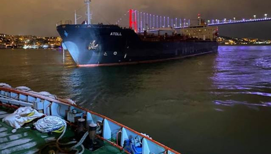 İstanbul Boğazı’nda dümeni kitlenen gemi korku dolu anlara neden oldu