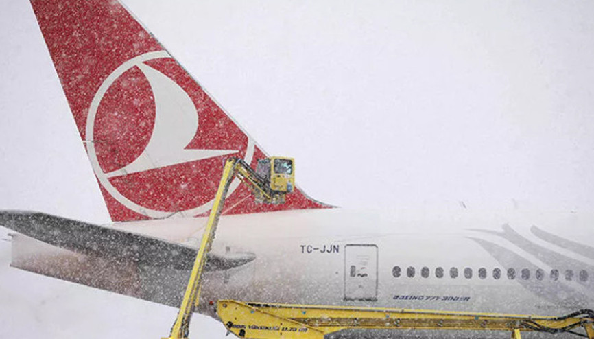 Hava ulaşımına kar engeli THYnin iptal seferleri artıyor: Toplam uçuş iptali 407ye ulaştı