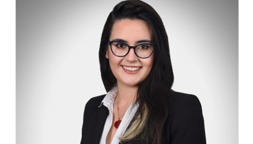 Kitap kapaklarına tasarımlarıyla can veriyor