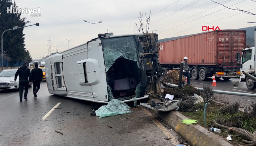 Tuzlada servis midibüsü devrildi