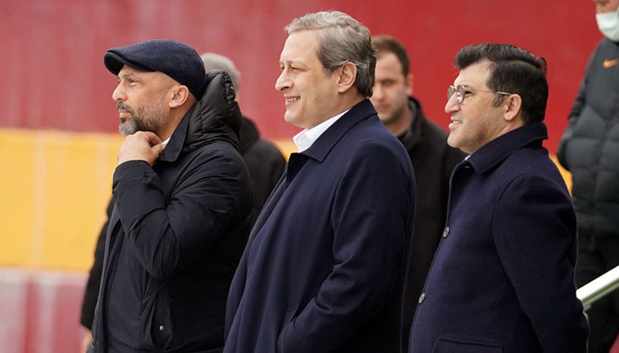 Galatasaray Başkanı Burak Elmas: Ayağımı kaydırmaya çalışan çok kişi var Galatasaray Başkanı Burak Elmas: Ayağımı kaydırmaya çalışan çok kişi var