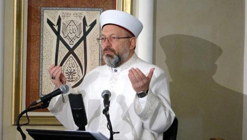 Diyanet İşleri Başkanı Erbaş, Berat Gecesi ve Çanakkale Şehitleri için dua etti