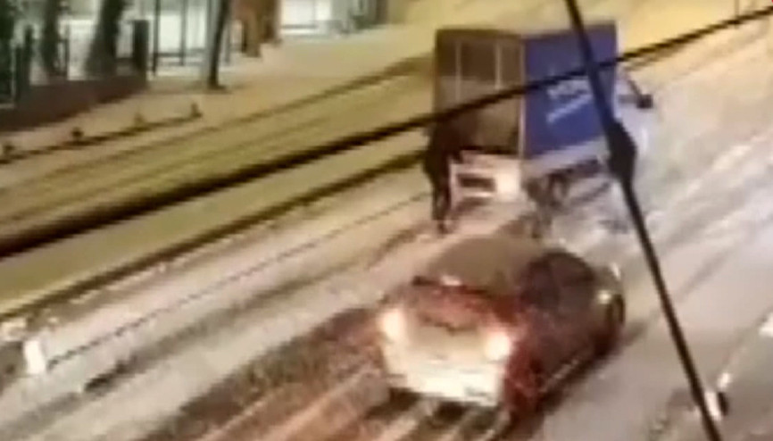 Buzlu yollarda sürücülerin çilesi kamerada