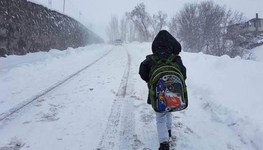 Karsta yoğun kar Valilik duyurdu: Okullar tatil edildi