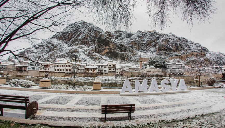 Amasya’da taşımalı eğitime kar yağışı nedeniyle bir gün ara verildi