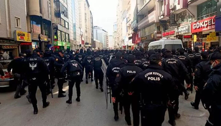 Adana Valiliğinden yasa dışı gösteriyle ilgili açıklama: 2 polis memuruna soruşturma