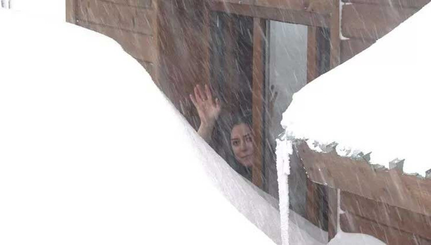 Bursada kar kalınlığı 2 metreyi bulunca köşkler kar altında kaldı