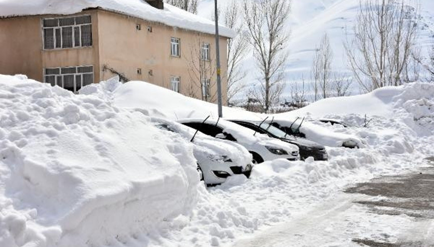 Bitliste yollar kapandı, eksi 9u gördü, bir ilçede okullar tatil edildi Bitliste yollar kapandı, eksi 9u gördü, bir ilçede okullar tatil edildi