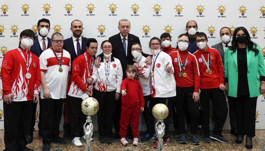 Cumhurbaşkanı Erdoğan, Ankara Özel Sporcular Federasyonu üyeleriyle bir araya geldi