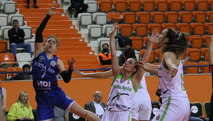 Türkiye Kupası Nesibe Aydın ilk yarı finalist oldu