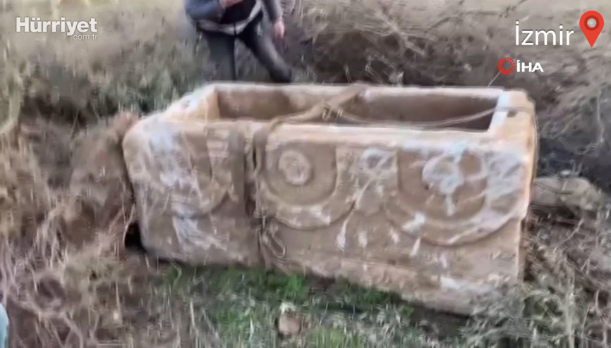 İzmirde Efes tipi lahit ele geçirildi